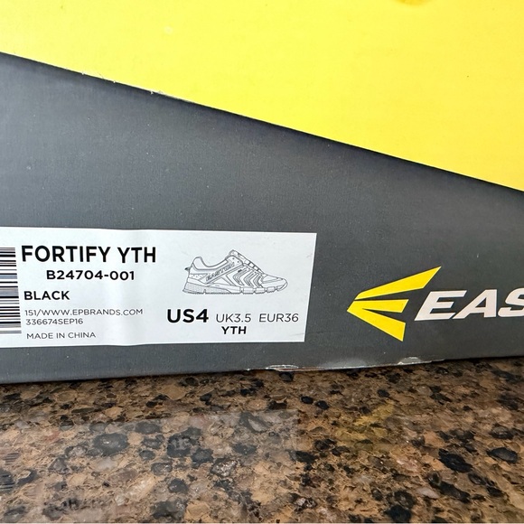 Easton Fortify youth turf shoes - Picture 3 of 3